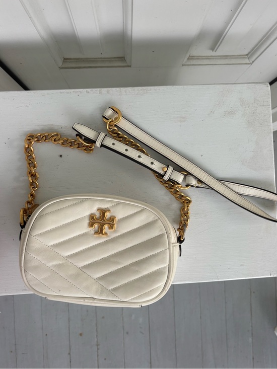 Tory Burch Handbags - Tory Burch Cream Quilted Leather Chain Crossbody Purse